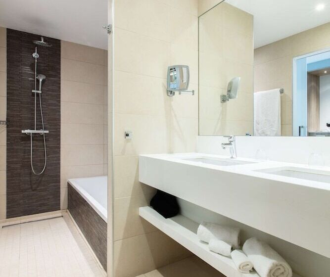 اتاق سوپریور با چشم‌انداز استخر, Radisson Blu Resort & Spa, Gran Canaria Mogan