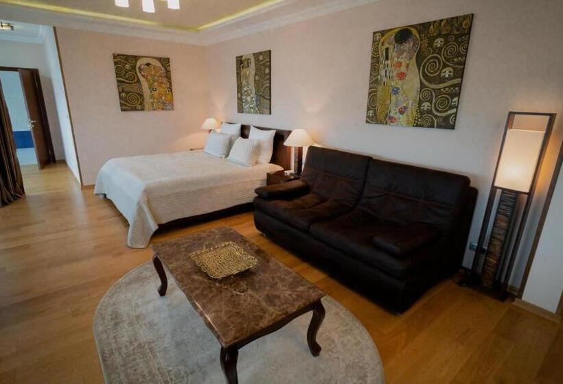آپارتمان 1 خوابه با چشم‌انداز دریا, Leon Boutique