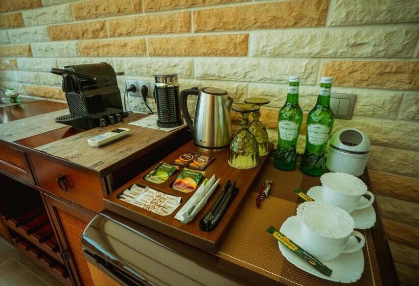 آپارتمان 1 خوابه با چشم‌انداز دریا, Leon Boutique