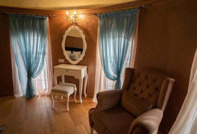 سوییت, Leon Boutique