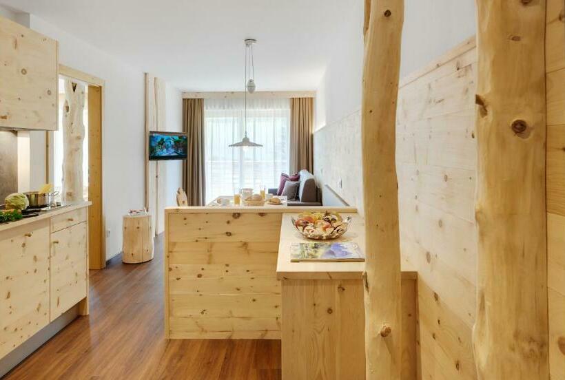 جناح, Alpin Stile