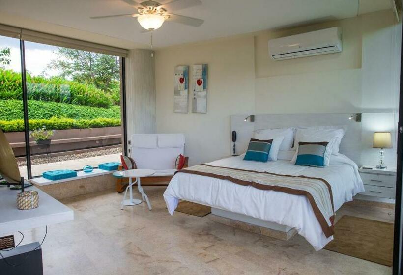 جناح جونيور, Casa Ambrosia