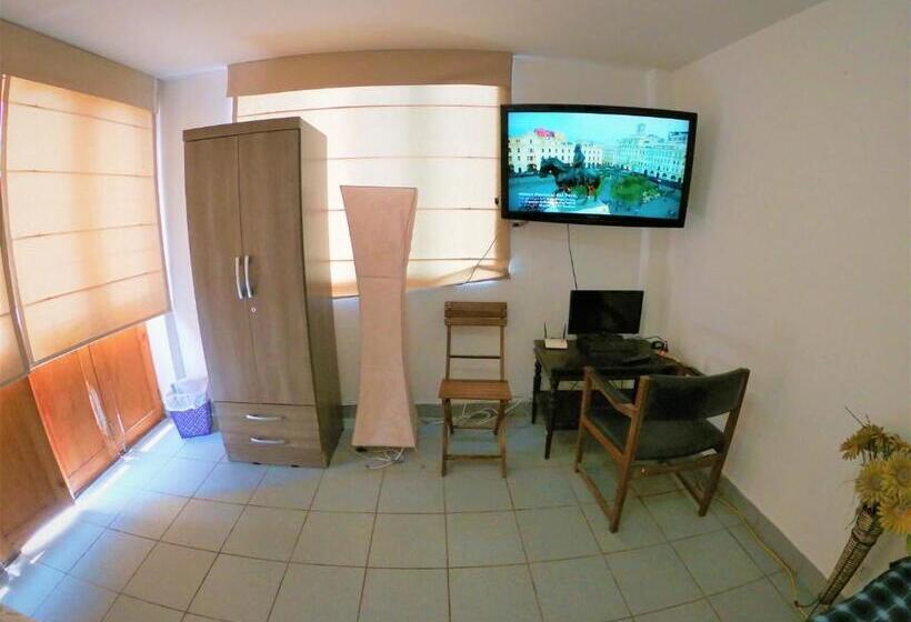 اتاق استاندارد با چشم‌انداز استخر, Waves Surf Camp Peru