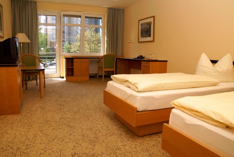 Standard Room, Am Weberplatz
