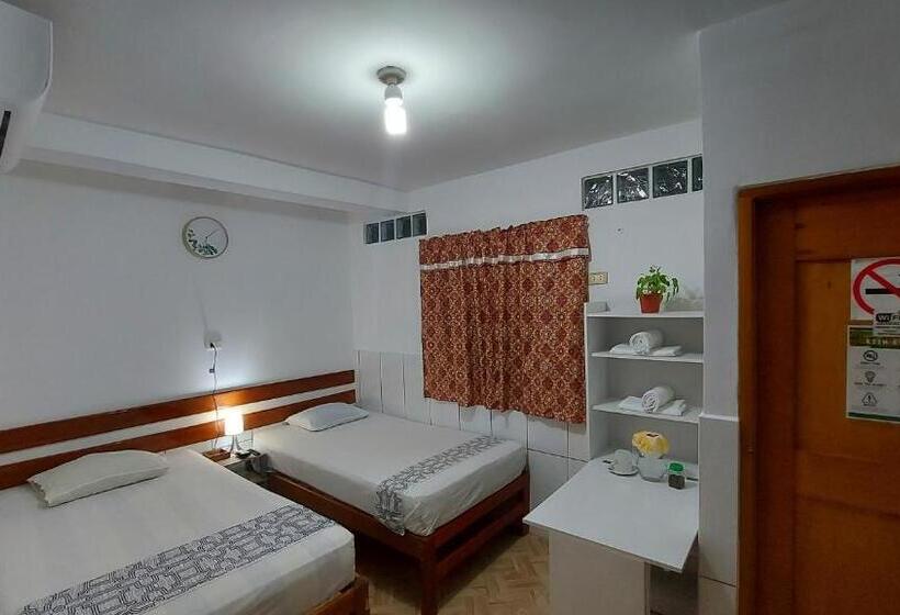 Номер Стандарт, Amazon House Hostel