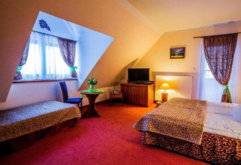 חדר סטנדרט לשלושה עם מרפסת, Concordia