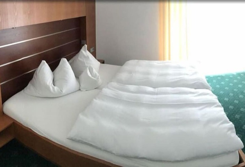 Standard Room, & Restaurant Grüner Baum