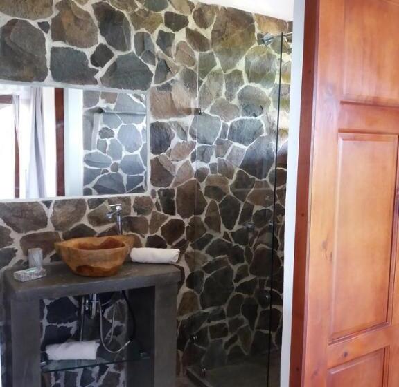 بنجلو عائلى, Peace & Lodge