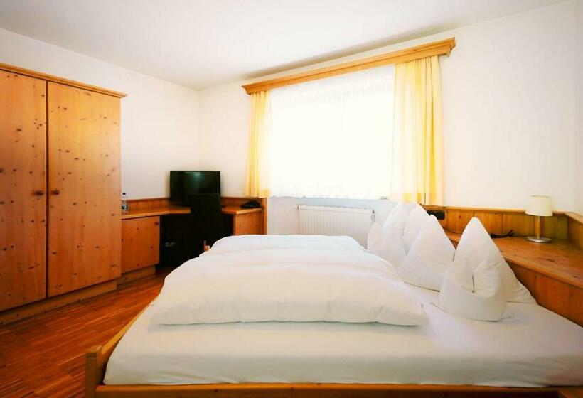 Standard Room, & Restaurant Grüner Baum