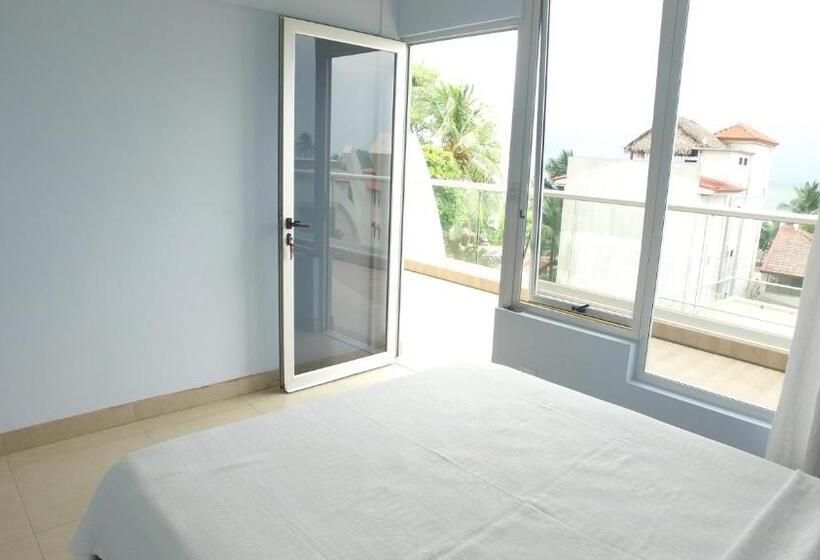 اتاق استاندارد, Room2board Hostel And Surf School