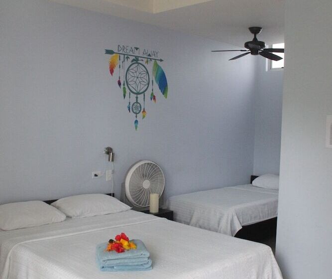 اتاق استاندارد, Room2board Hostel And Surf School