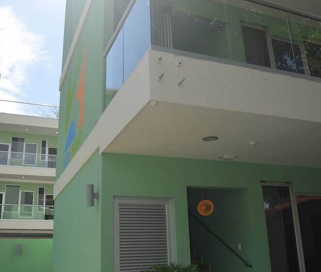 اتاق استاندارد, Room2board Hostel And Surf School