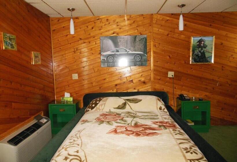 Люкс Superior, Motor Court Motel