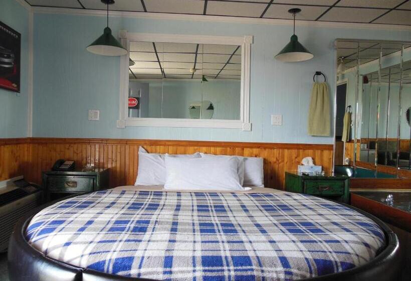 Люкс Superior, Motor Court Motel