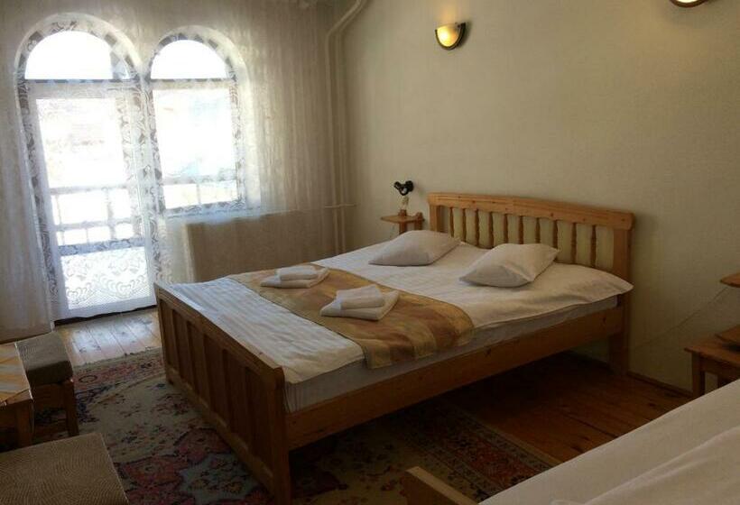 غرفة قياسية ثلاثية, Pension Casa Alba