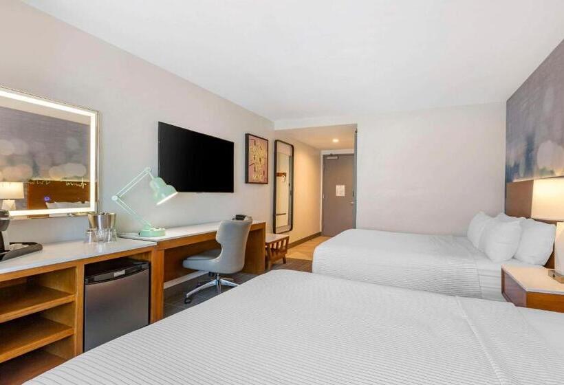 Номер Стандарт, Cambria Hotel Lax
