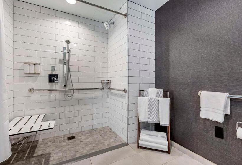 غرفة قياسية سرير كينج لذوى الإحتياجات الخاصة, Cambria Hotel Lax