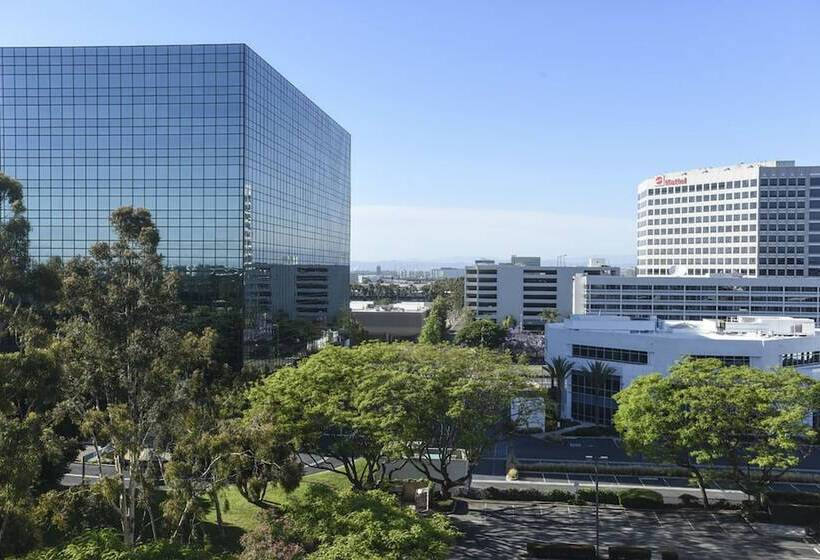 Люкс Адаптированный для Инвалидов, Cambria Hotel Lax