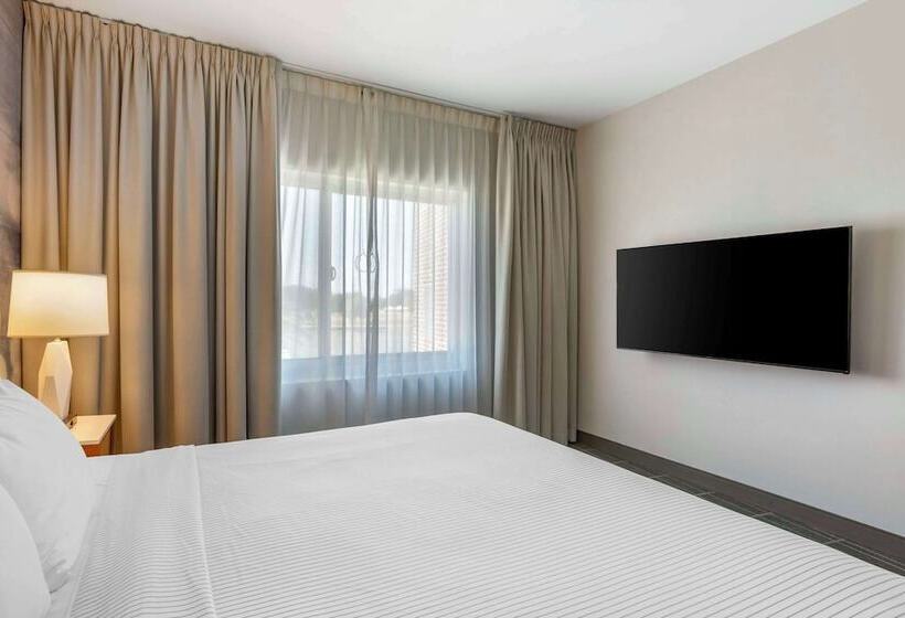 Люкс Адаптированный для Инвалидов, Cambria Hotel Lax