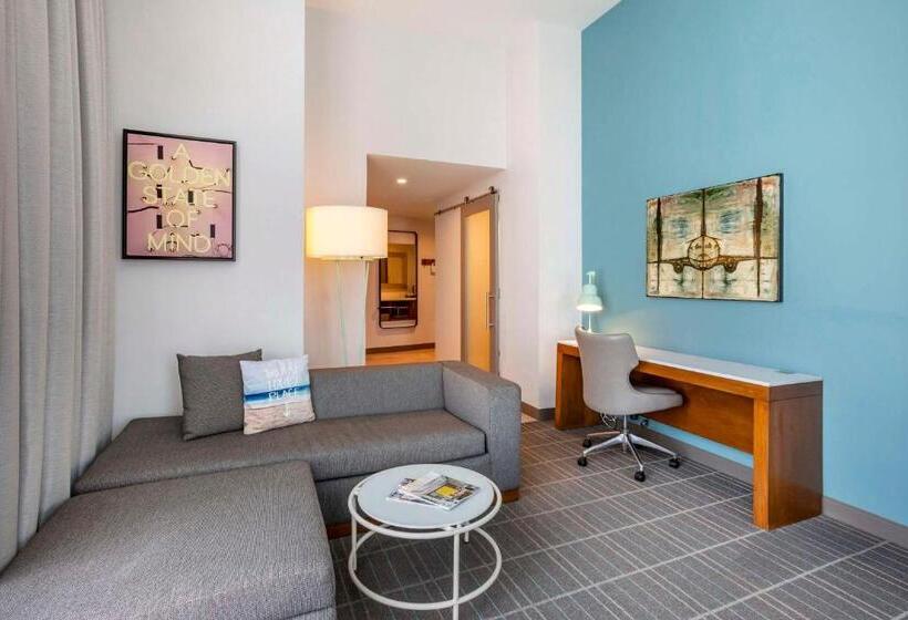 Люкс Кровать Кинг, Cambria Hotel Lax