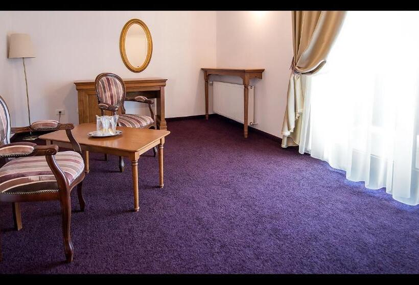 استودیوی استاندارد, Pensiunea Casa Nostalgia