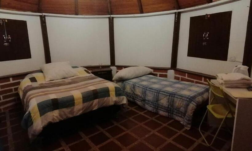 بانگلوی استاندارد, Al Bosque Hostel & Glamping