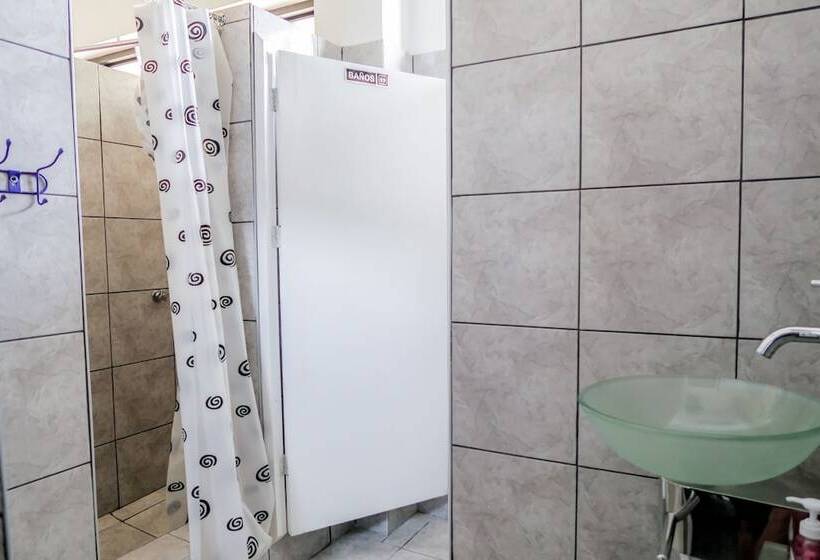 غرفة قياسية رباعية حمام مشترك, Ica Adventures Ii