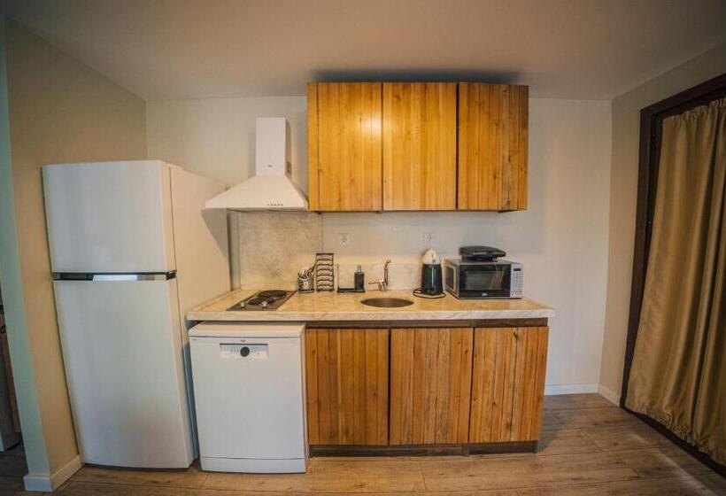 بانگلوی استاندارد, Sapanca Cayir Cimen Otel
