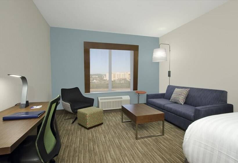 스위트, Holiday Inn Express & Suites Columbus North By Ihg