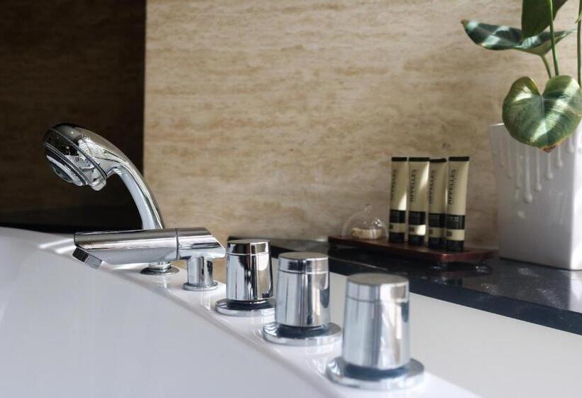 キングサイズベッドのエクゼクティブルーム, Vouk Hotel Suites