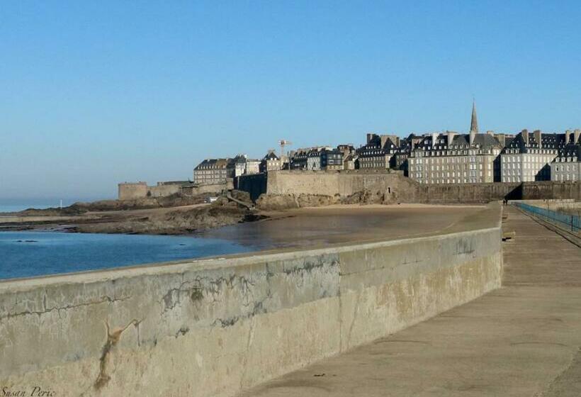 غرفة قياسية, De La Mer