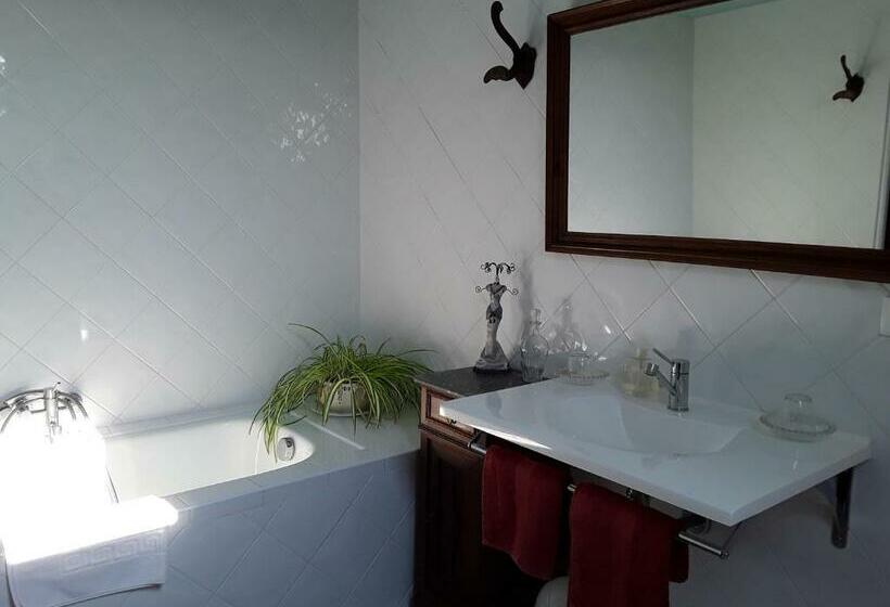 شقة غرفة واحدة, La Belvinière Chambres Et Table D Hôtes