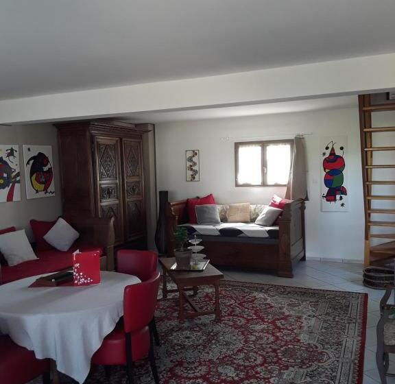 شقة غرفة واحدة, La Belvinière Chambres Et Table D Hôtes