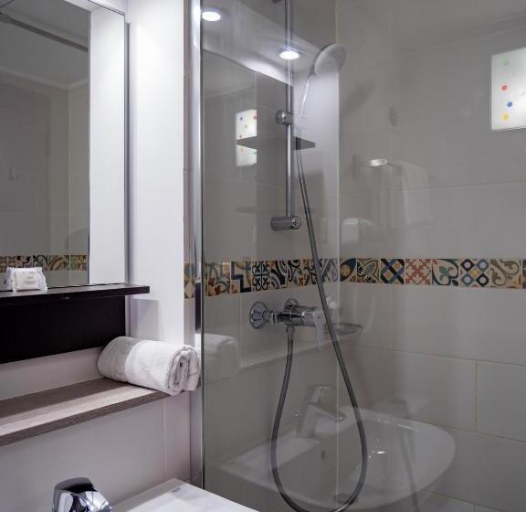 Апартаменты с 1 спальней, смежные, Contact Hotel Restaurant La Chaumière Les Mureaux Flins