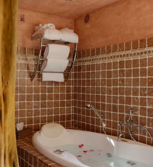 سوئیت با وان آب گرم, Hôtel Le Belvédère
