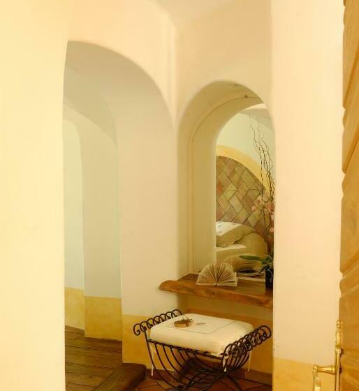 سوییت با چشم‌انداز باغ, Hôtel Le Belvédère