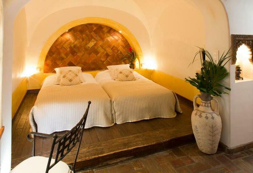 سوییت با چشم‌انداز باغ, Hôtel Le Belvédère