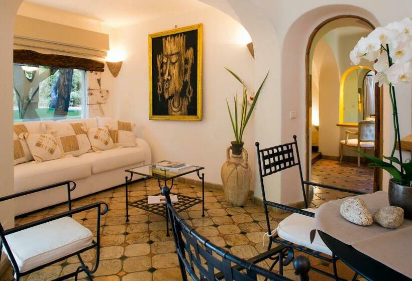 سوئیت با چشم‌انداز دریا و هیدروماساژ, Hôtel Le Belvédère