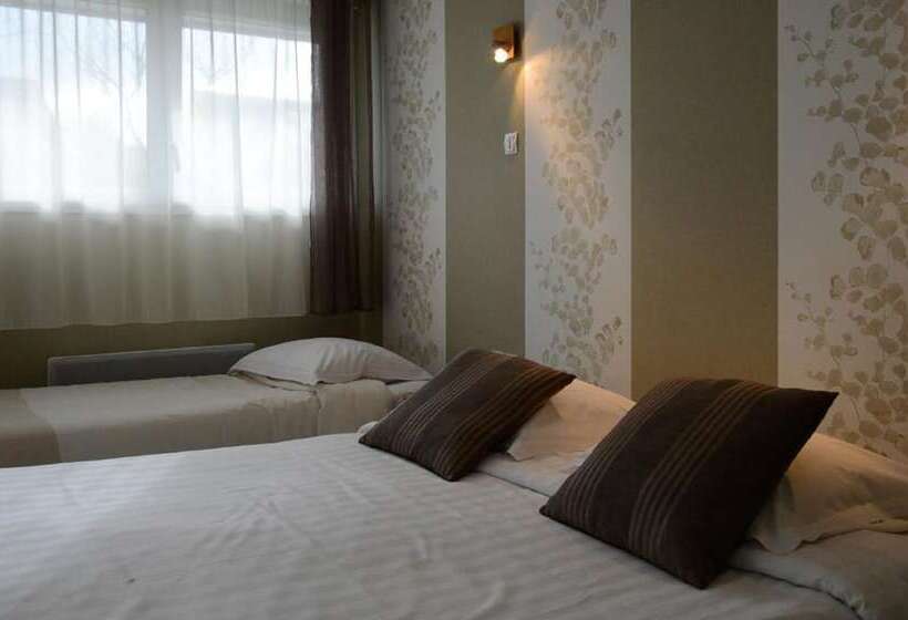 Номер Стандарт Трехместный, Contact Hôtel   Motel Les Bleuets