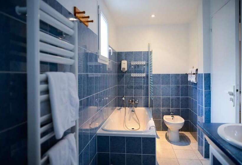 Семейный Номер, Contact Hôtel   Motel Les Bleuets