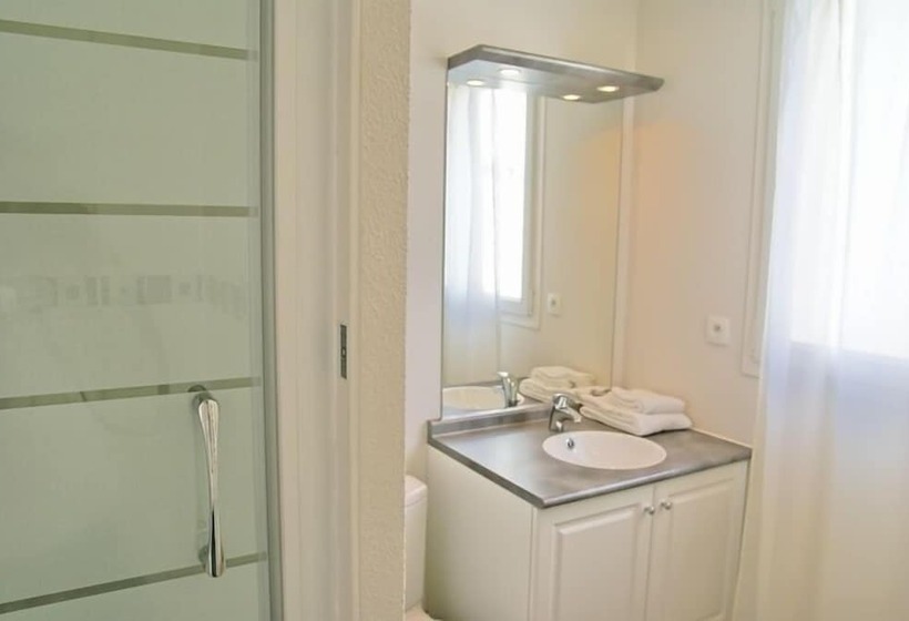 آپارتمان 2 خوابه, Appart Hôtel Le Liberté Vannes Centre Ville