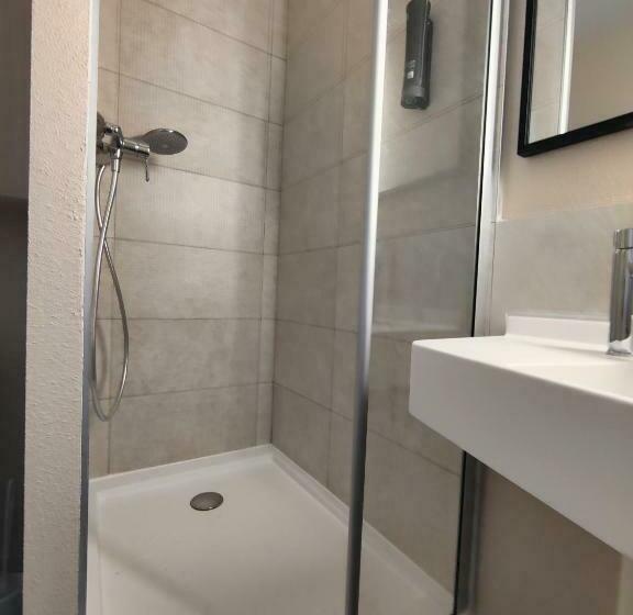 Номер Стандарт Трехместный, B&b Hotel La Rochelle Centre Les Minimes