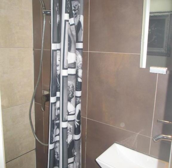 Chambre Standard, Camelia Prestige   Place De La Nation