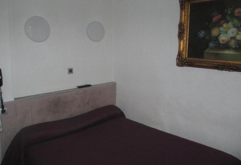 Chambre Standard, Camelia Prestige   Place De La Nation