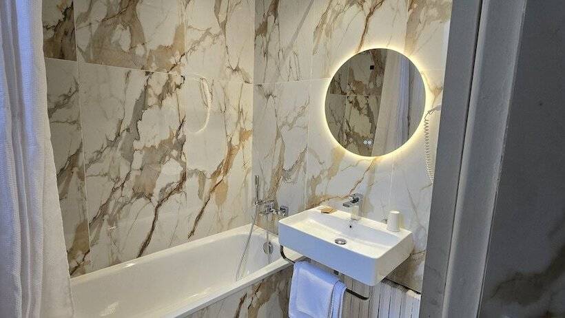 Chambre Standard, Camelia Prestige   Place De La Nation