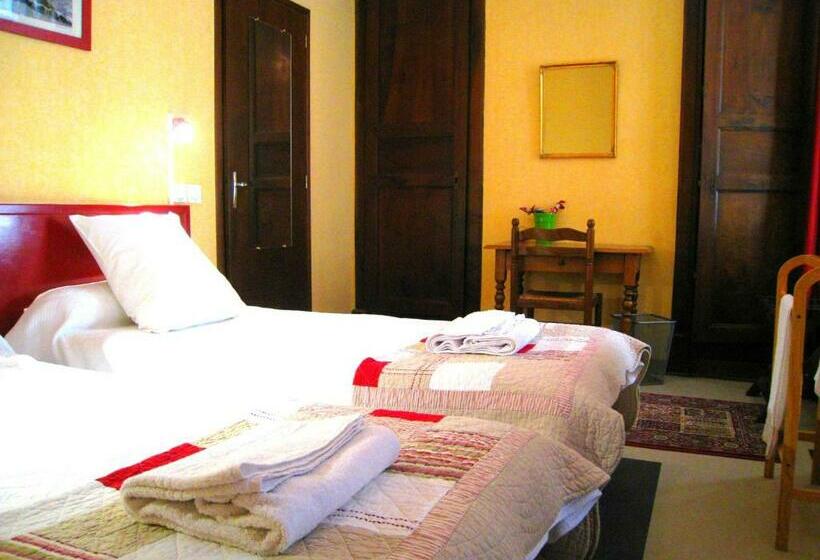 Номер Стандарт, Hôtel Les Templiers