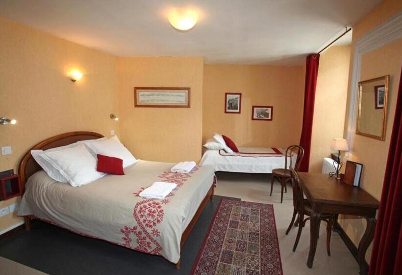 Семейный Номер, Hôtel Les Templiers