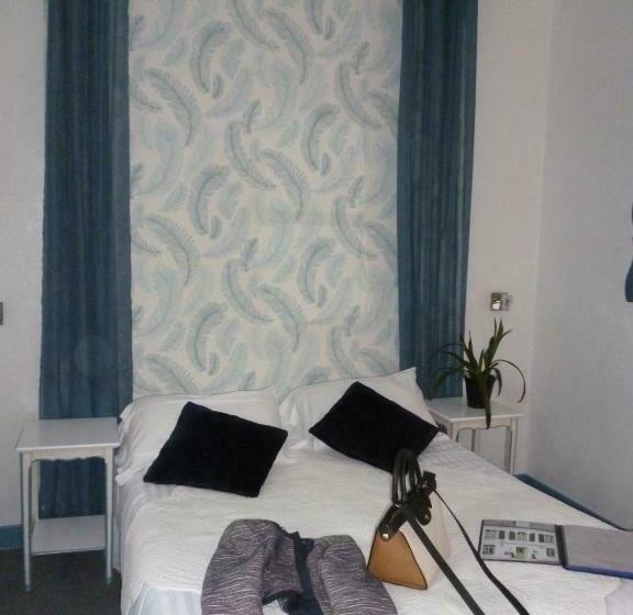 اتاق استاندارد یک نفره, Hôtel Picardia