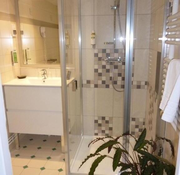 اتاق استاندارد سه نفره, Hôtel Picardia