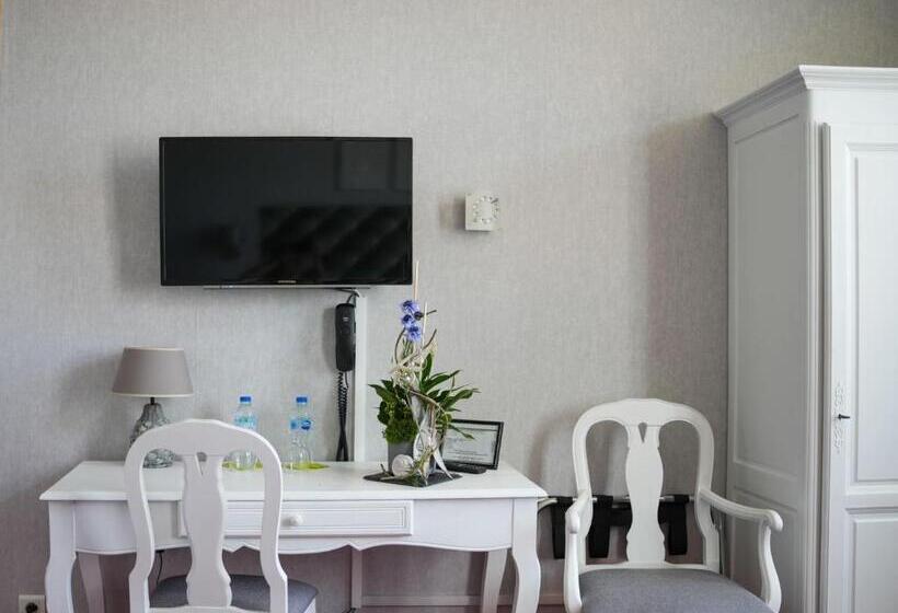 اتاق استاندارد سه نفره, Hôtel Picardia
